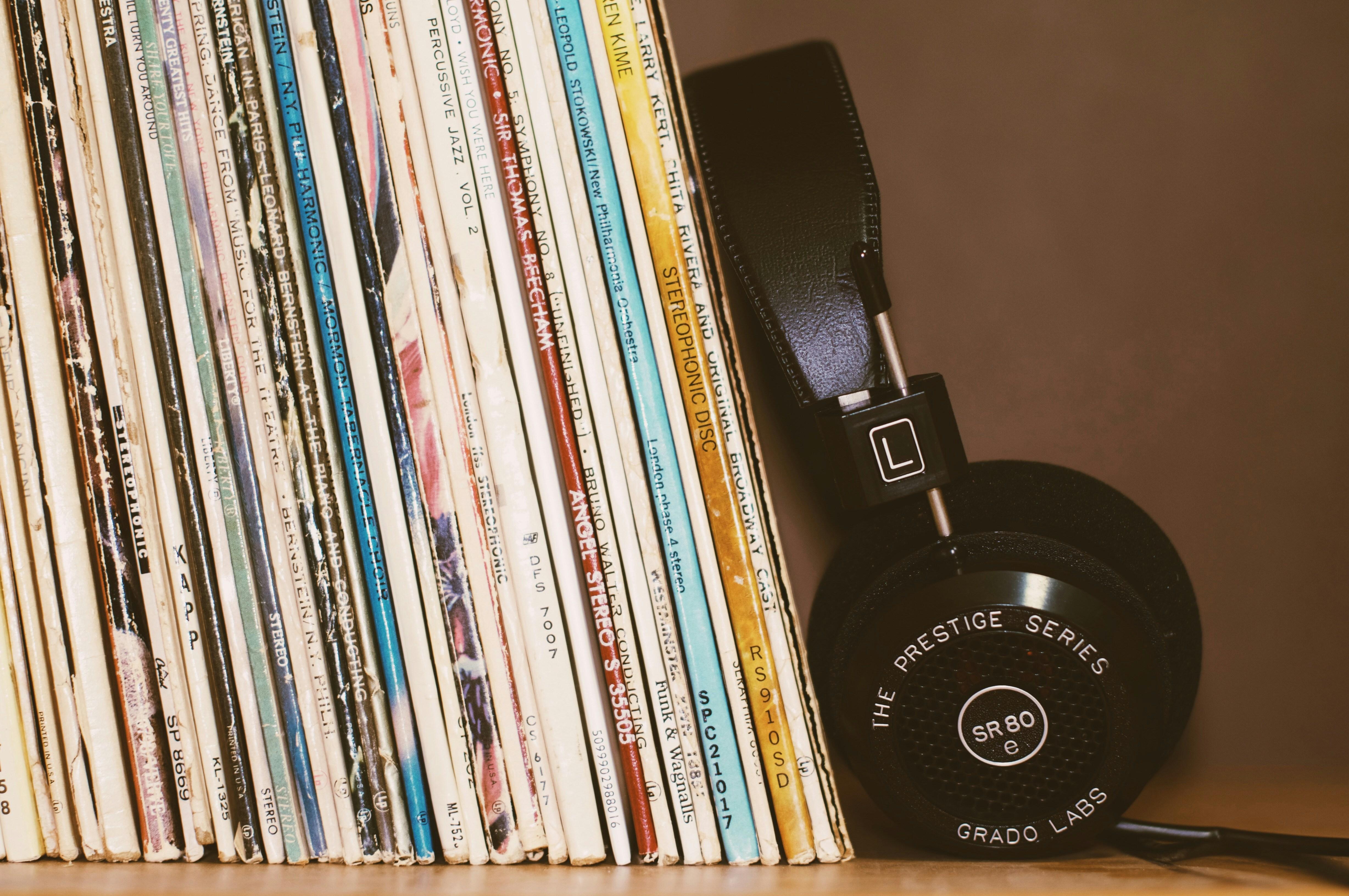 casque et disques vinyl
