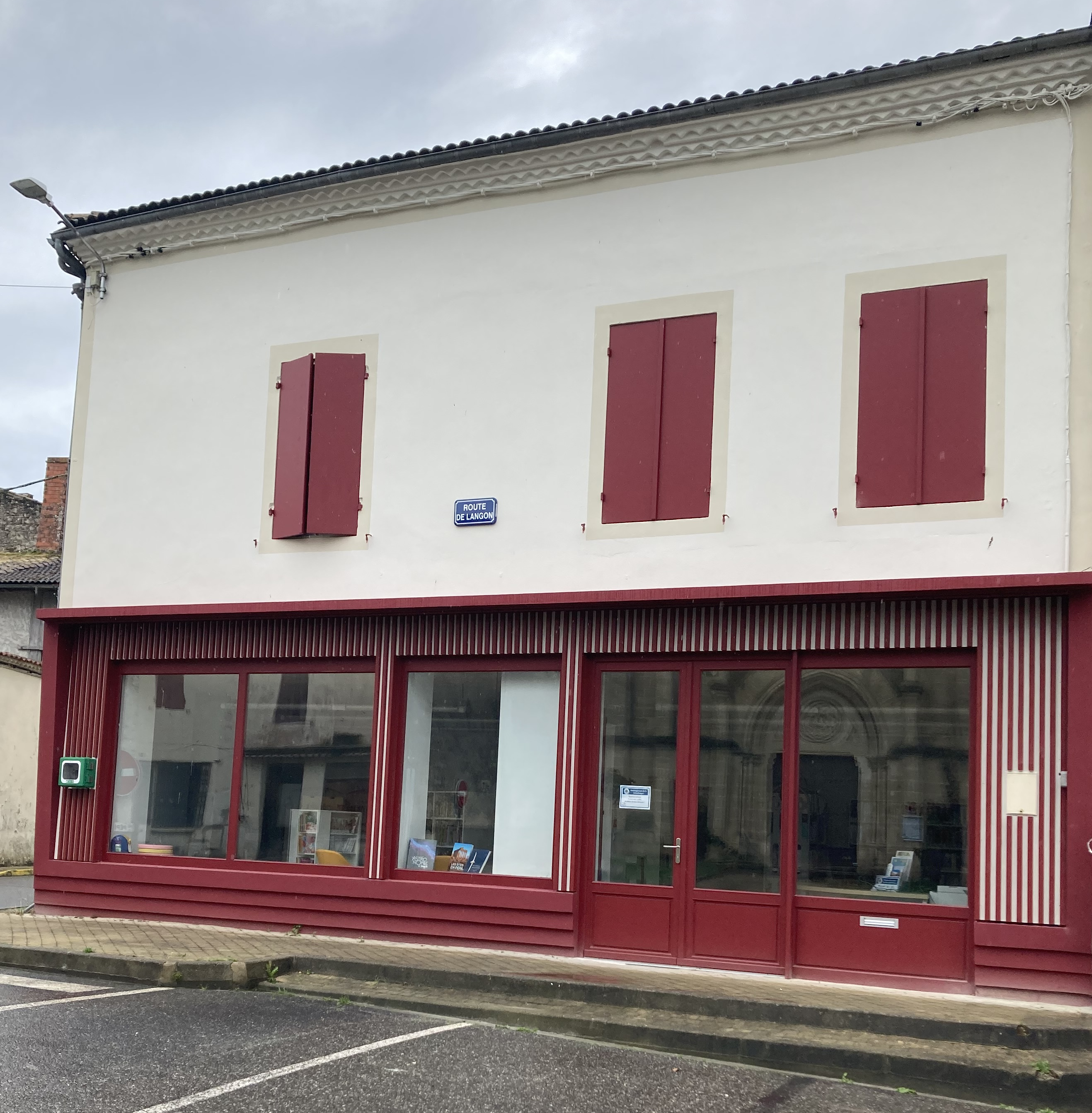 Façade de la bibliothèque de Castets et Castillon