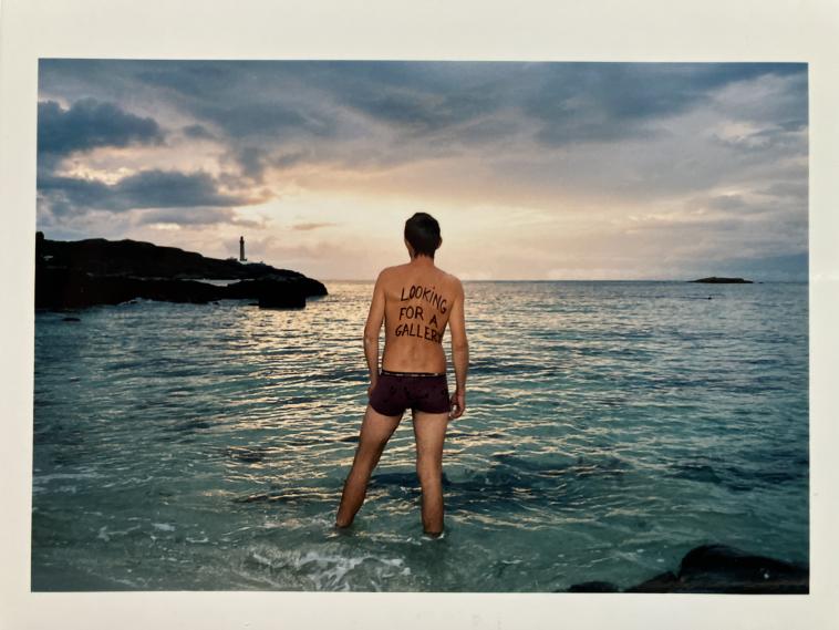 Looking for a Gallery / Agnès Aubague,2006